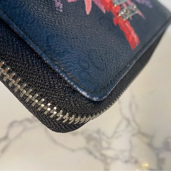 Guess Wallet - Picture 10 of 15